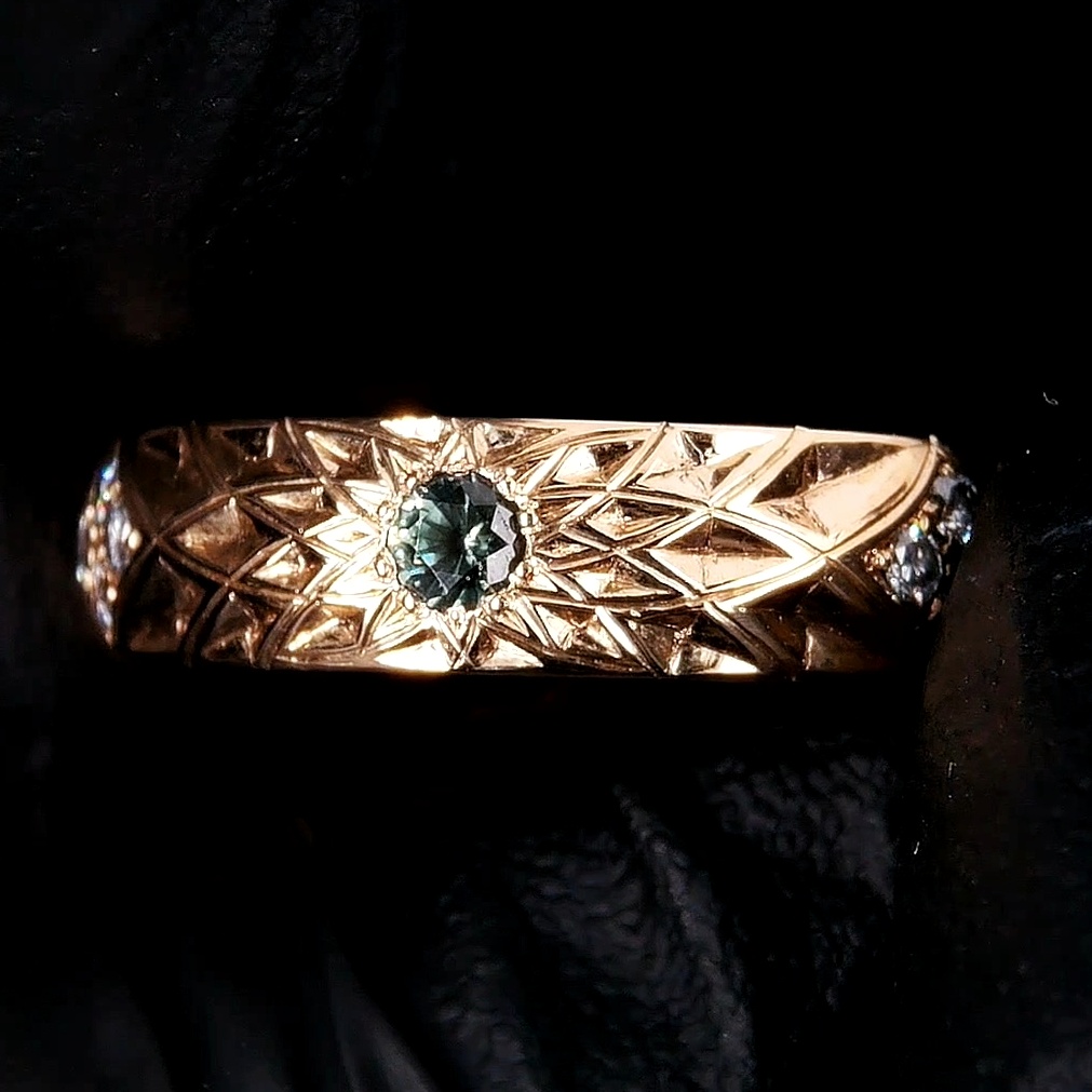 Mandala Sculpted Men's Wedding Band with Montana Sapphire in 14kt Yellow Gold