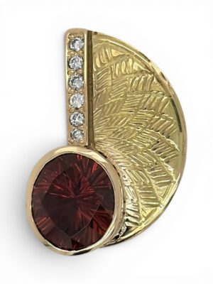 Tourmaline Guilloche Shell Pendant